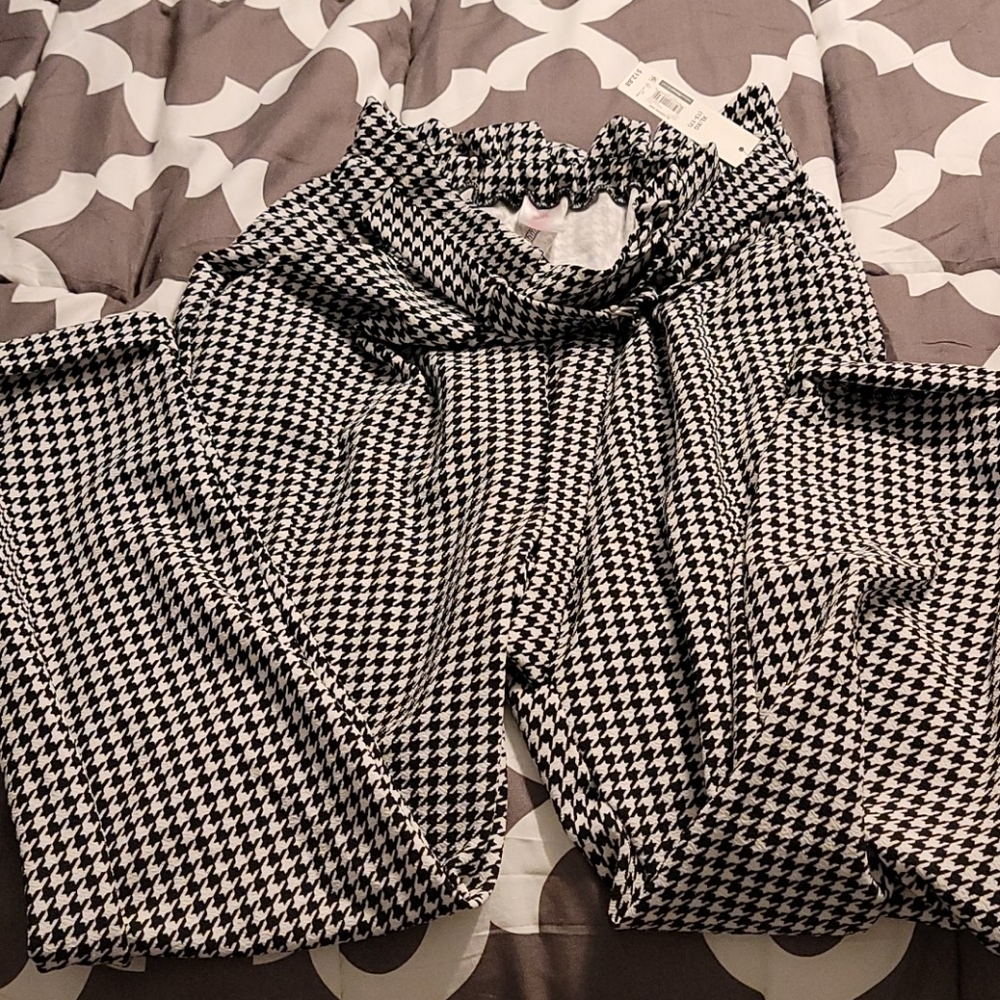 No Boundaries XL houndstooth check slacks